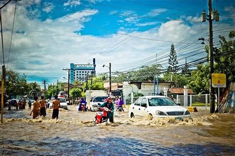 梦见老公被大水冲跑