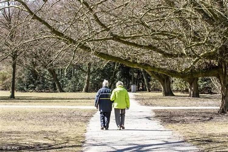 梦见跟死去的外公说话是什么意思